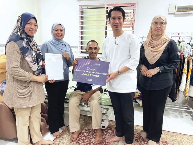Image from: Termenung fikir kos belajar, ibu lega anak terima tawaran BAeK PTPTN