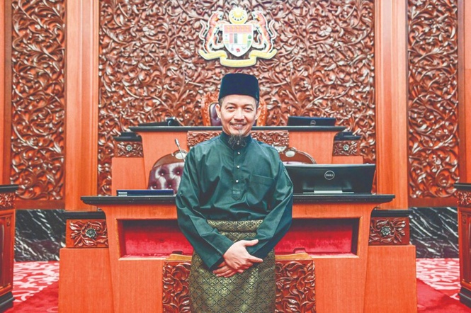Image from: Nik Abduh dilantik semula sebagai senator