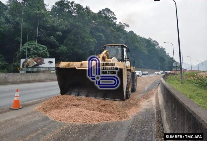 Image from: Lorong kiri masih ditutup, trafik perlahan di KL-Karak