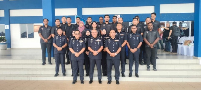 Image from: Tiada isu pendaki kanak-kanak, keluarga ada permit – Polis