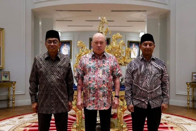 Image from: Khaled Nordin sembah maklum perkembangan Mindef