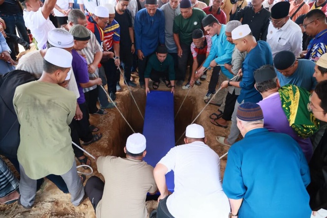 Image from: Nahas helikopter KKM: Jenazah Dr. Ainul selamat dikebumikan