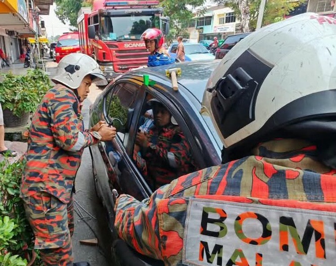 Image from: Budak tiga tahun terkunci dalam kereta Honda