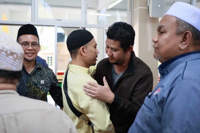Image from: ‘Kadang-kadang tenang, sekali-sekala tidak boleh tahan – Suami Dr. Ainul
