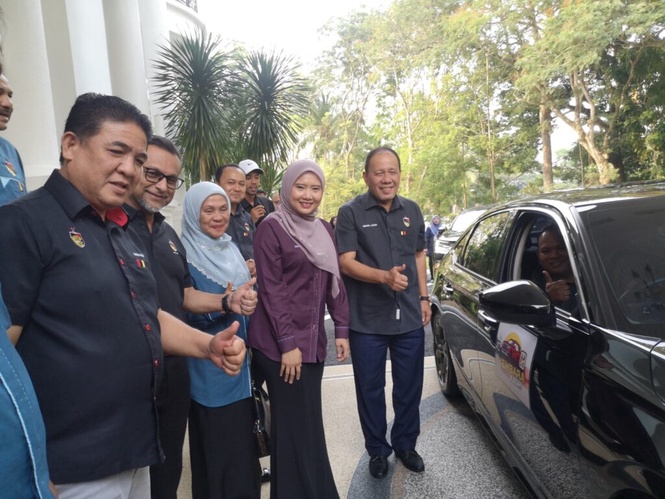 Image from: MB N.Sembilan hanya senyum, enggan komen