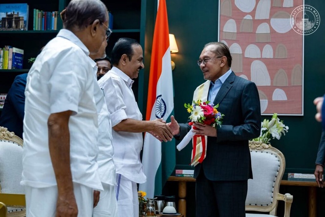 Image from: Anwar pelawa Ketua Menteri Kerala kunjungi Malaysia