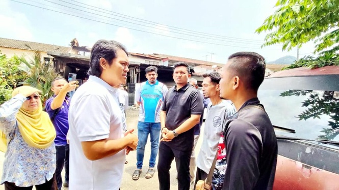 Image from: PM sampaikan takziah, sumbang RM5,000 kepada mangsa kebakaran