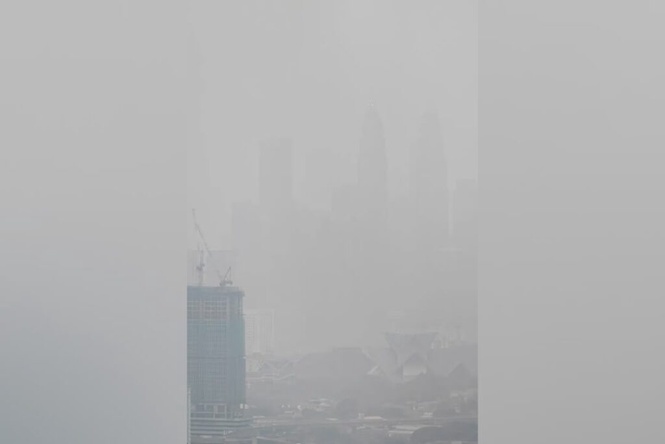 Image from: Dah hujan pun KL masih hilang ‘ditelan’ jerebu