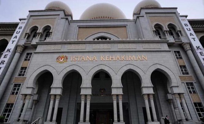 Image from: Operasi minyak: Petisyen Petronas, Kerajaan Sarawak didengar berasingan