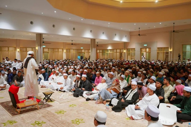 Image from: Lebih 3,000 jemaah hidupkan budaya selawat di Masjid Habib