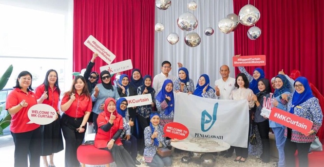 Image from: 20 ahli Peniagawati berkunjung ke ibu pejabat, bilik pameran, kilang jahitan MK Curtain