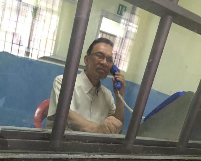 Image from: Anwar imbau kenangan di penjara