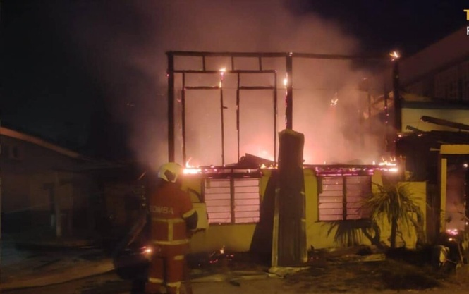 Image from: Bapa, anak nyaris maut rumah terbakar