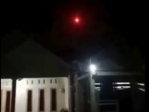 Image from: Bola api misteri melayang waktu malam