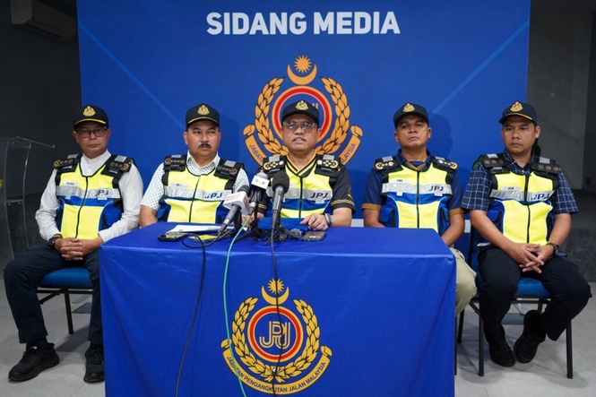 Image from: ‘Berjalan seperti lipan’, kereta ekstrem kena tindakan