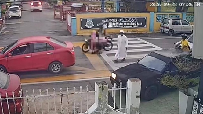 Image from: Penunggang motosikal langgar dua murid depan sekolah diburu