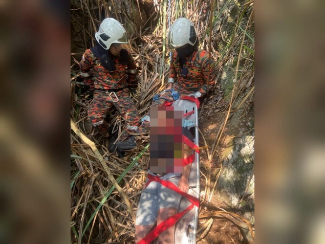 Image from: Bomba redah 2km laluan berbukit turunkan mayat lelaki