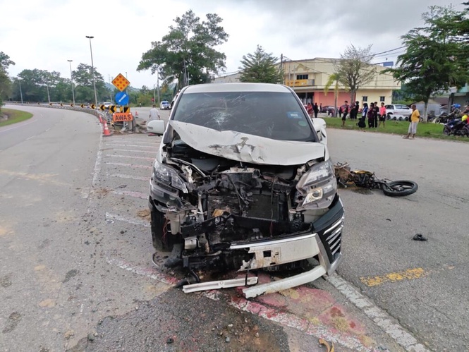 Image from: Warga emas maut tercampak motosikal bertembung MPV