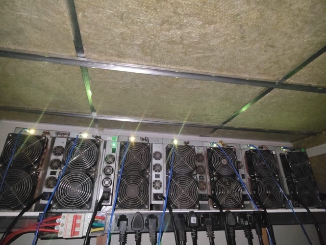 Image from: Dua premis diserbu, 18 mesin perlombongan bitcoin dirampas