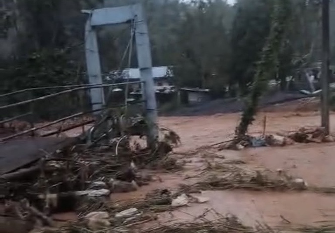 Image from: Jambatan gantung kampung Orang Asli dihanyut kepala air