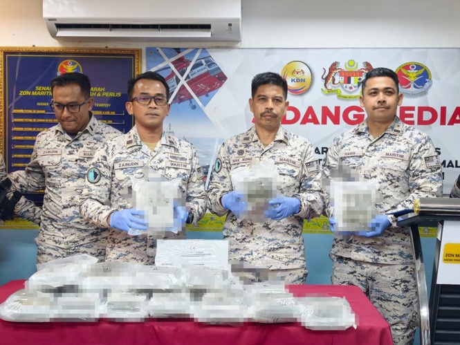 Image from: Suspek seludup lebih 60kg ganja cuba rempuh bot APMM