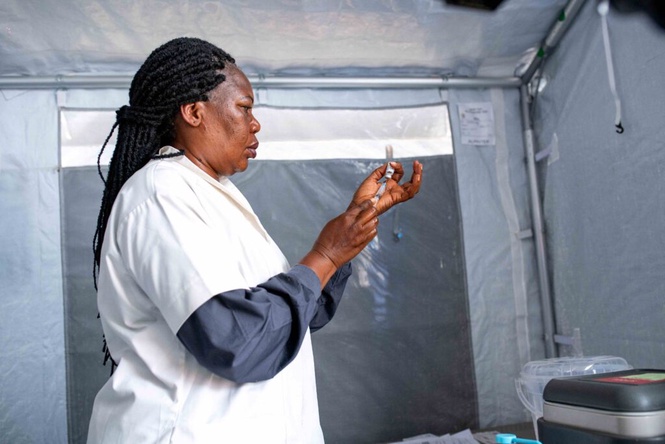 Image from: Demam berdarah Ebola bunuh lebih 4,000 orang