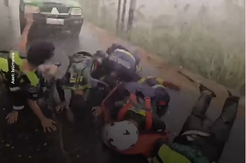Image from: Penduduk Kalimantan sujud syukur, hujan turun selepas hampir 5 bulan