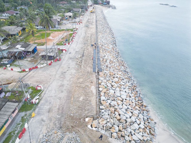 Image from: Jalan Batu Rakit mampu bertahan cuaca ekstrem