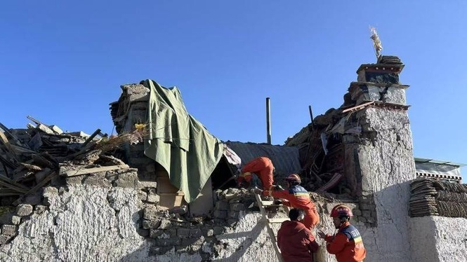 Image from: Tibet bergegar, 16 maut, 300 kediaman runtuh