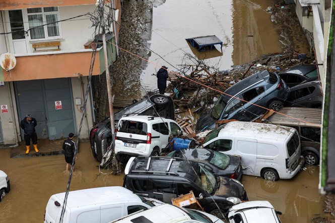 Image from: Hujan paling lebat melanda Istanbul, 4 terkorban