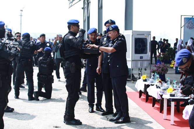 Image from: Dua kapal Induk RM100 juta perkasa polis marin