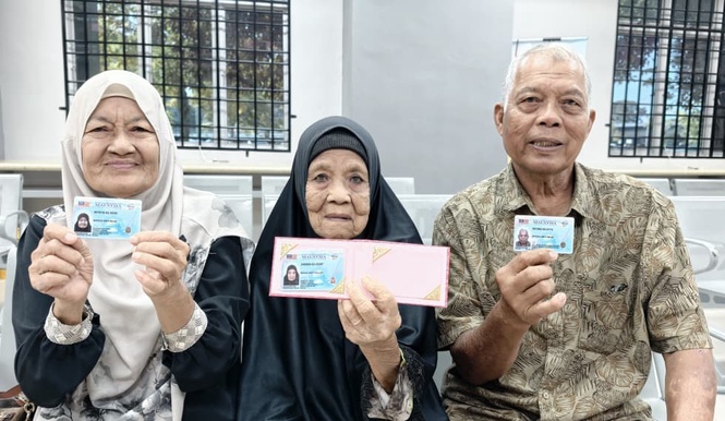 Image from: ‘Seronoklah, umur 102 tahun dapat MyKad baharu’