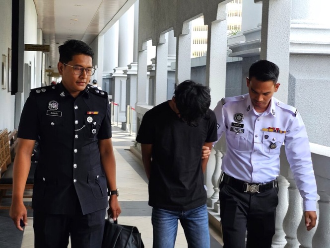 Image from: Penunggang motosikal tidak mengaku pengaruh alkohol langgar dua peserta larian