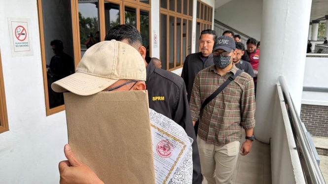 Image from: Dua beranak dituduh guna dokumen palsu mohon tender baja
