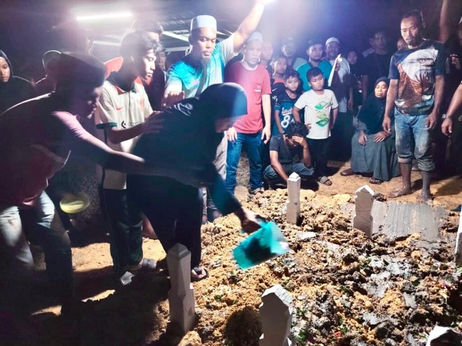Image from: Tiga beradik selamat disemadikan dalam satu kubur