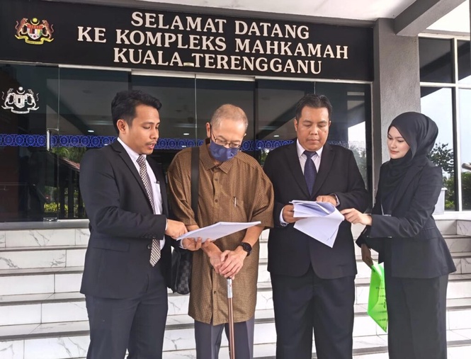 Image from: Simpanan RM1.99 juta lesap, kerabat diraja Terengganu saman dua bank