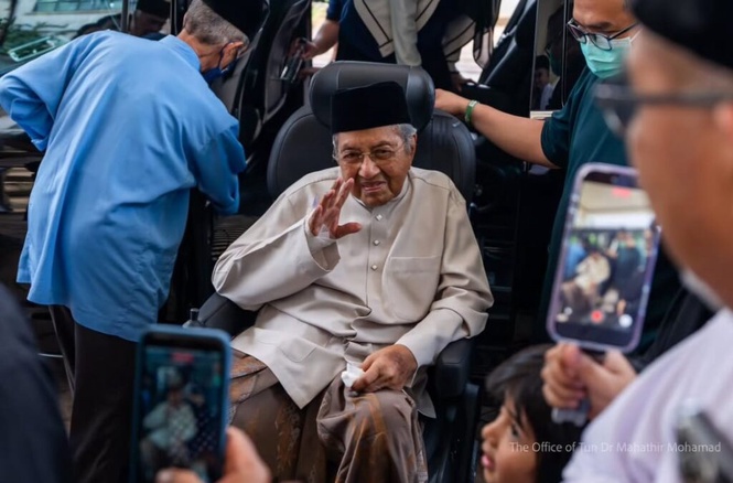 Image from: Saya cuba ke pejabat, tetapi upaya belum kuat – Tun M