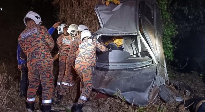 Image from: Remaja maut, lima ahli keluarga cedera Wira rempuh pokok