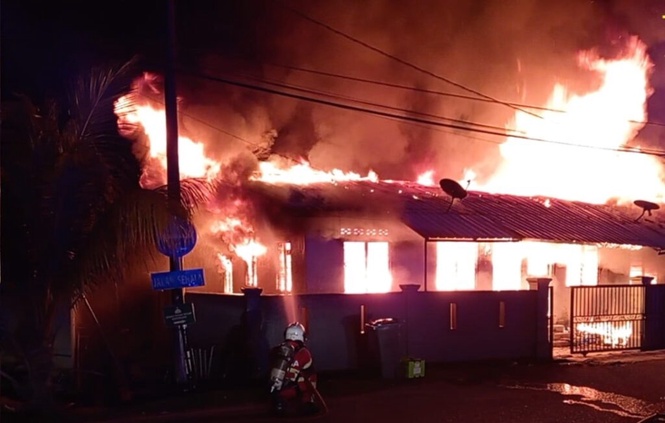Image from: Empat rumah terbakar di Ampangan, bomba kesan mangsa