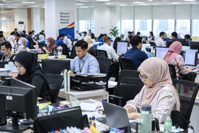 Image from: Upah pekerja wanita RM36 lebih rendah daripada lelaki