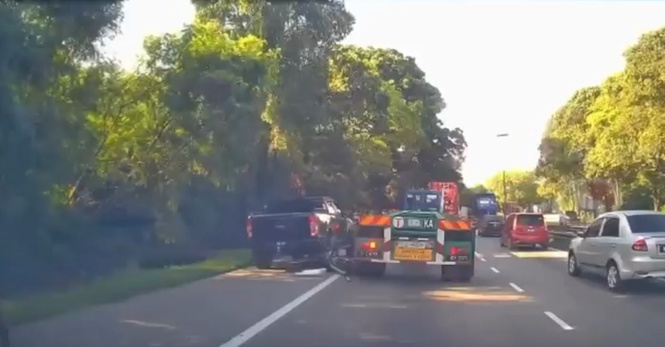 Image from: Penunggang motosikal maut digilis treler selepas langgar pacuan empat roda