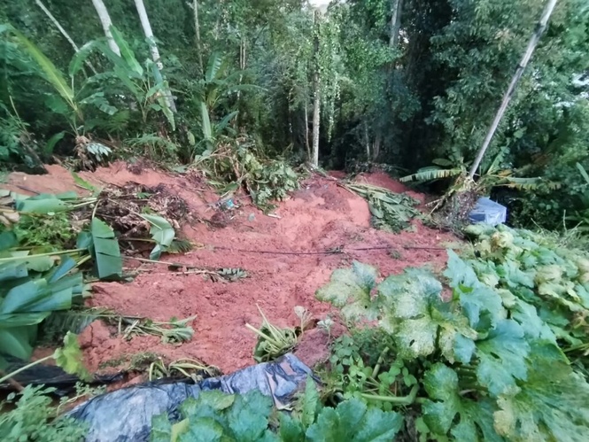 Image from: Warga asing dikhuatiri tertimbus tanah runtuh di kebun sayur