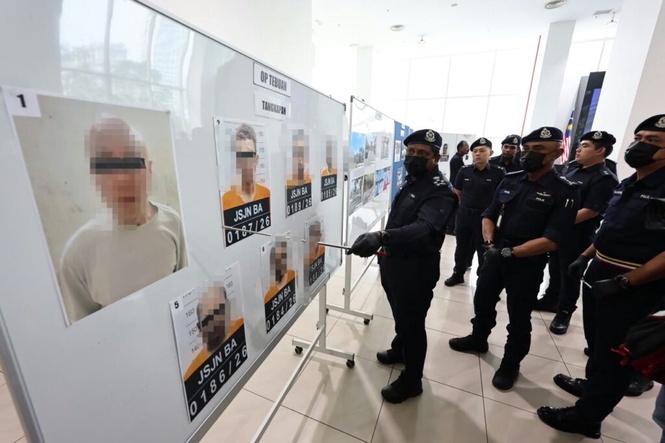 Image from: Transit Singapura sebelum hantar ‘bunga khayal’ ke London