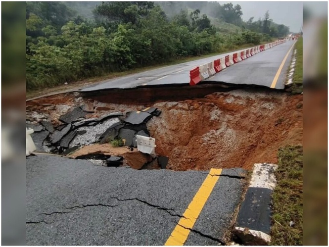 Image from: Lubang benam sedalam 8 meter, jalan projek LTU Gua Musang ditutup