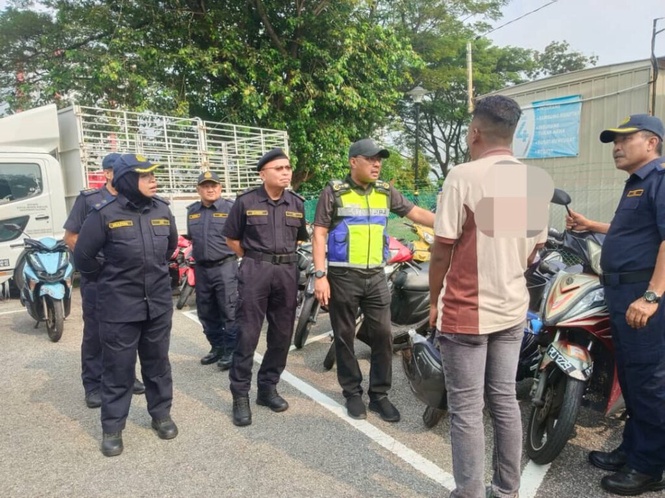 Image from: Warga asing sewa motosikal orang tempatan RM200 sebulan