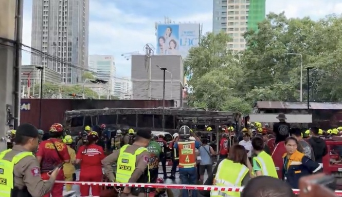 Train hits bus at busy railway crossing in Thailand, at least eight ...