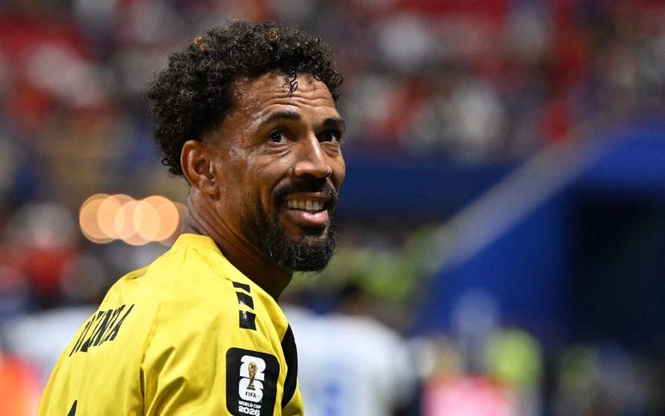 Image from: Air Mata Iringi Kontrak Terbesar Karier, Penjaga Gol Cape Verde Vozinha Akhirnya Tuai Hasil Pada Usia 40 Tahun
