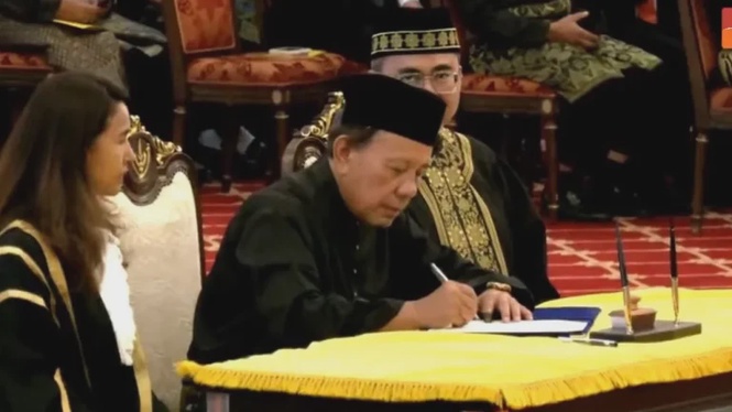 Image from: Ismail Lasim Rasmi Angkat Sumpah Sebagai Menteri Besar Negeri Sembilan Baharu