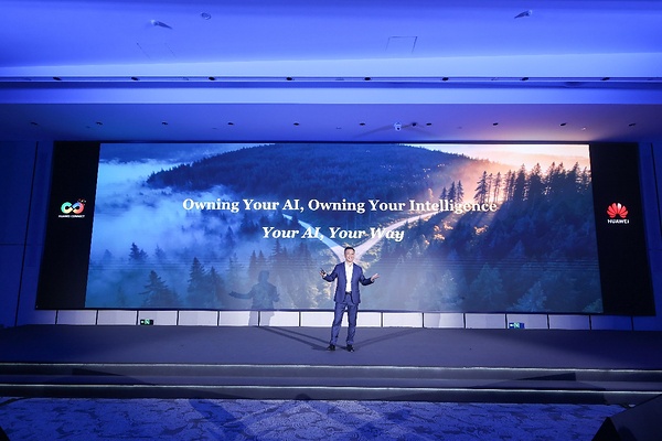 Image from: Huawei Lancar Fintelligent AI Solution Bantu Institusi Kewangan Global Realisasikan “Miliki AI Anda, Miliki Kecerdasan Anda”