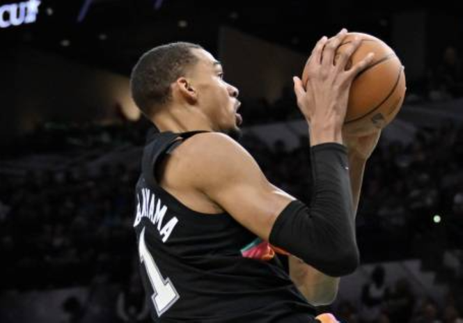 Wemby fires 40 to lead Spurs past Mavs
